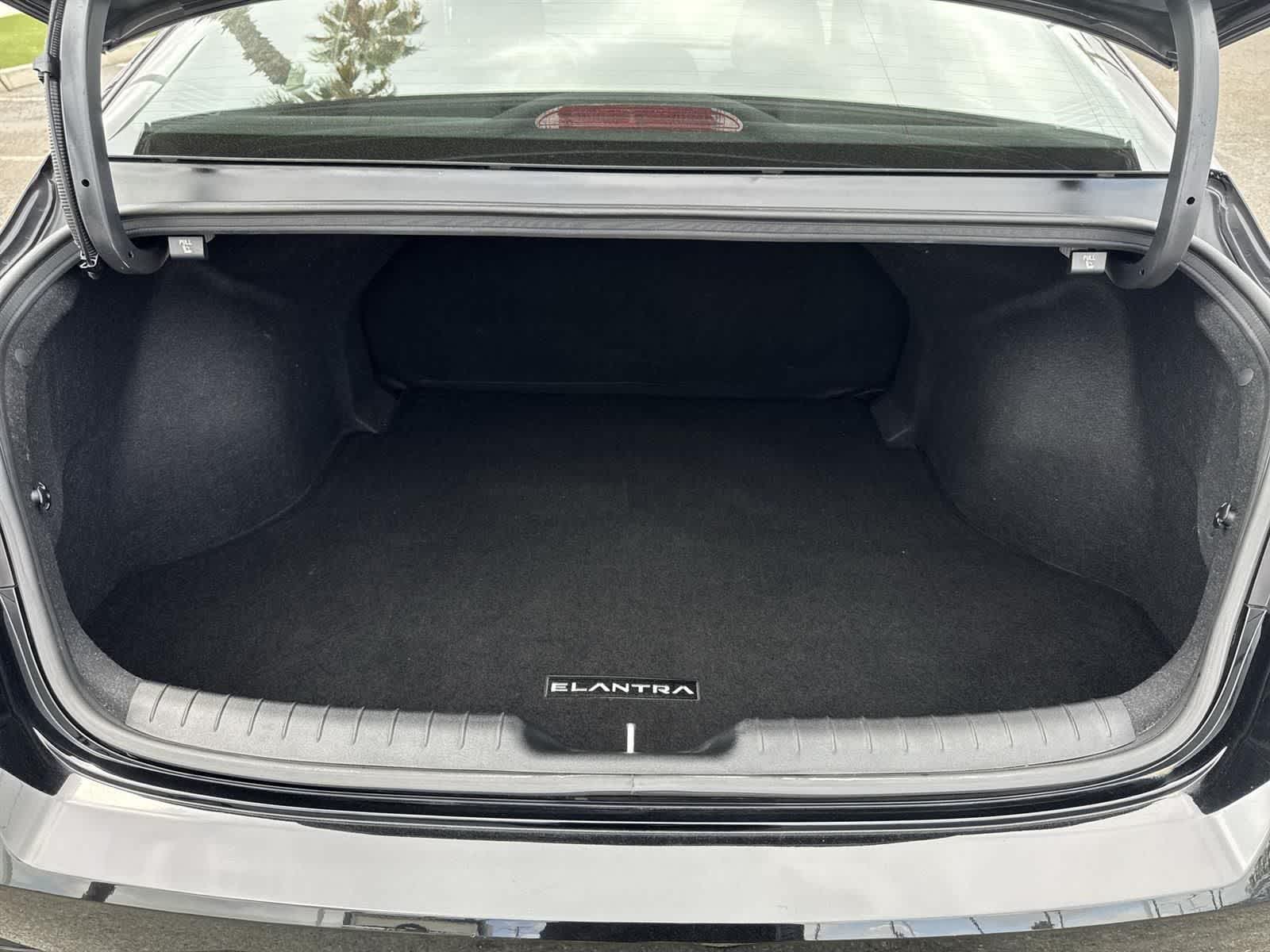 Thumbnail: 2022 Hyundai Elantra - 26