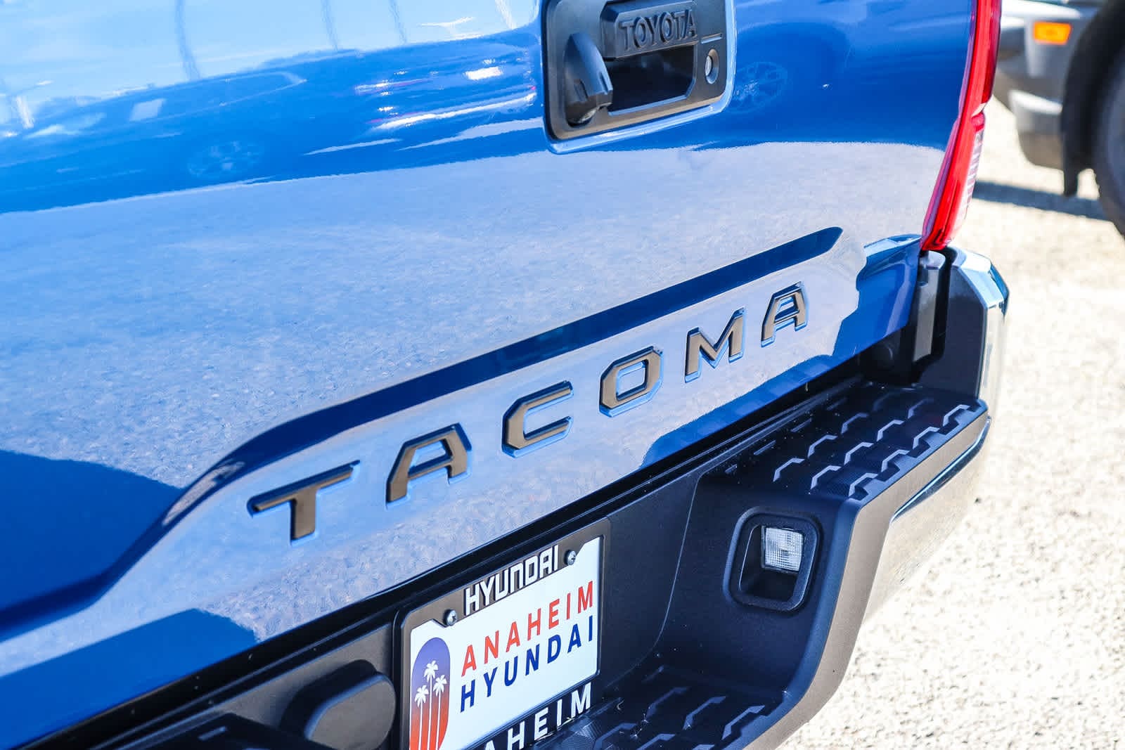 Thumbnail: 2016 Toyota Tacoma - 10