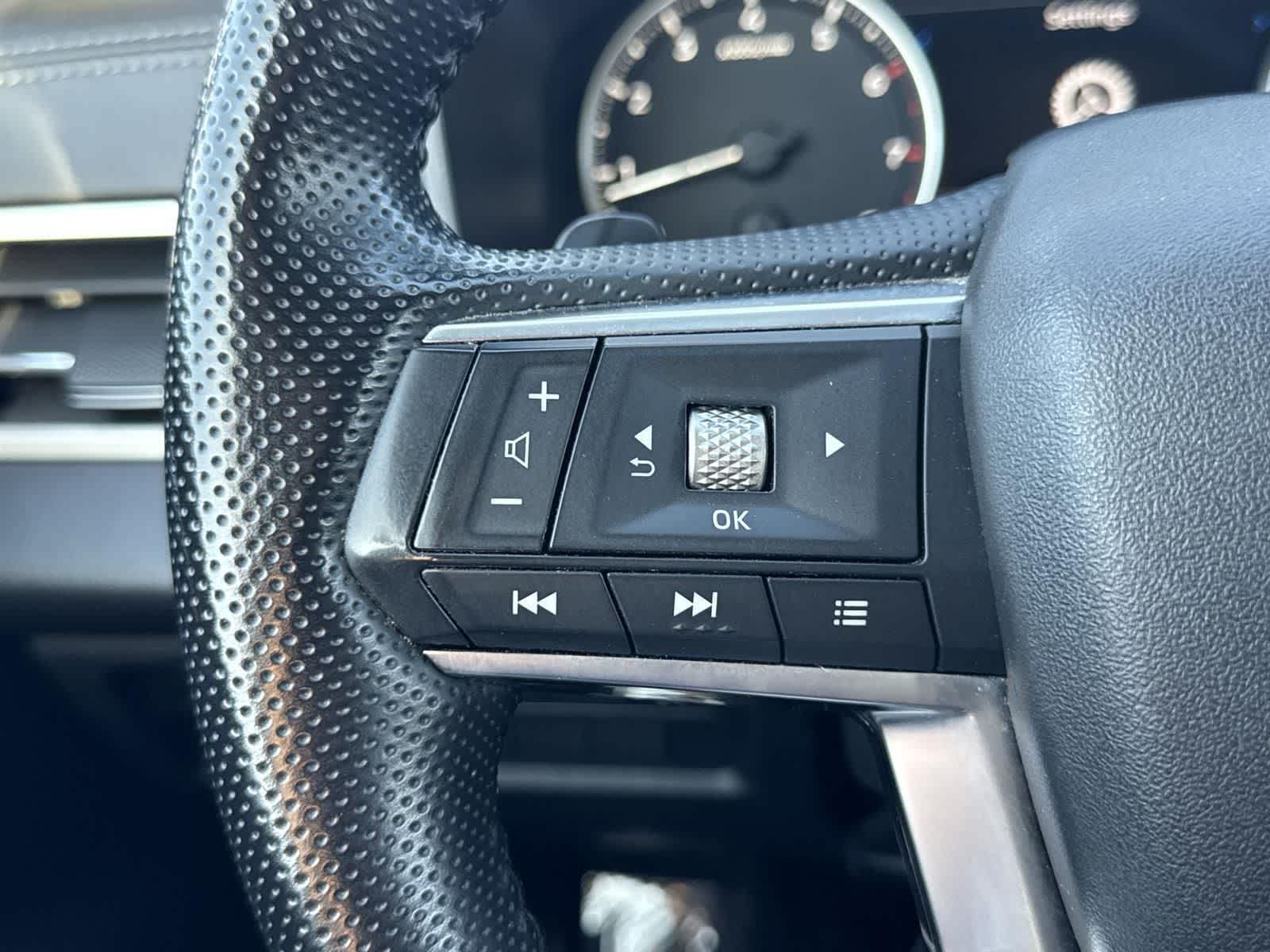 Thumbnail: 2024 Mitsubishi Outlander - 10