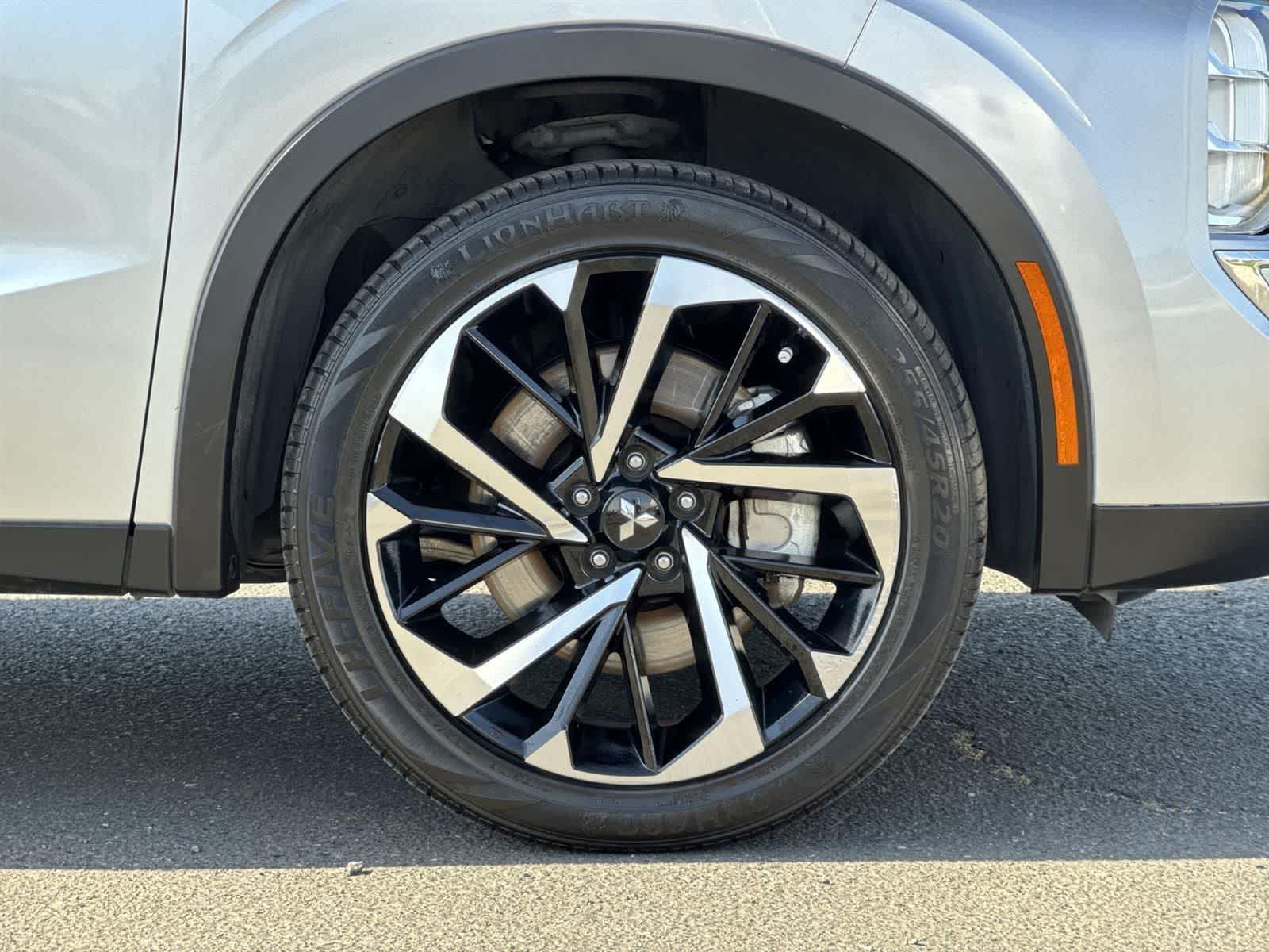 Thumbnail: 2024 Mitsubishi Outlander - 42