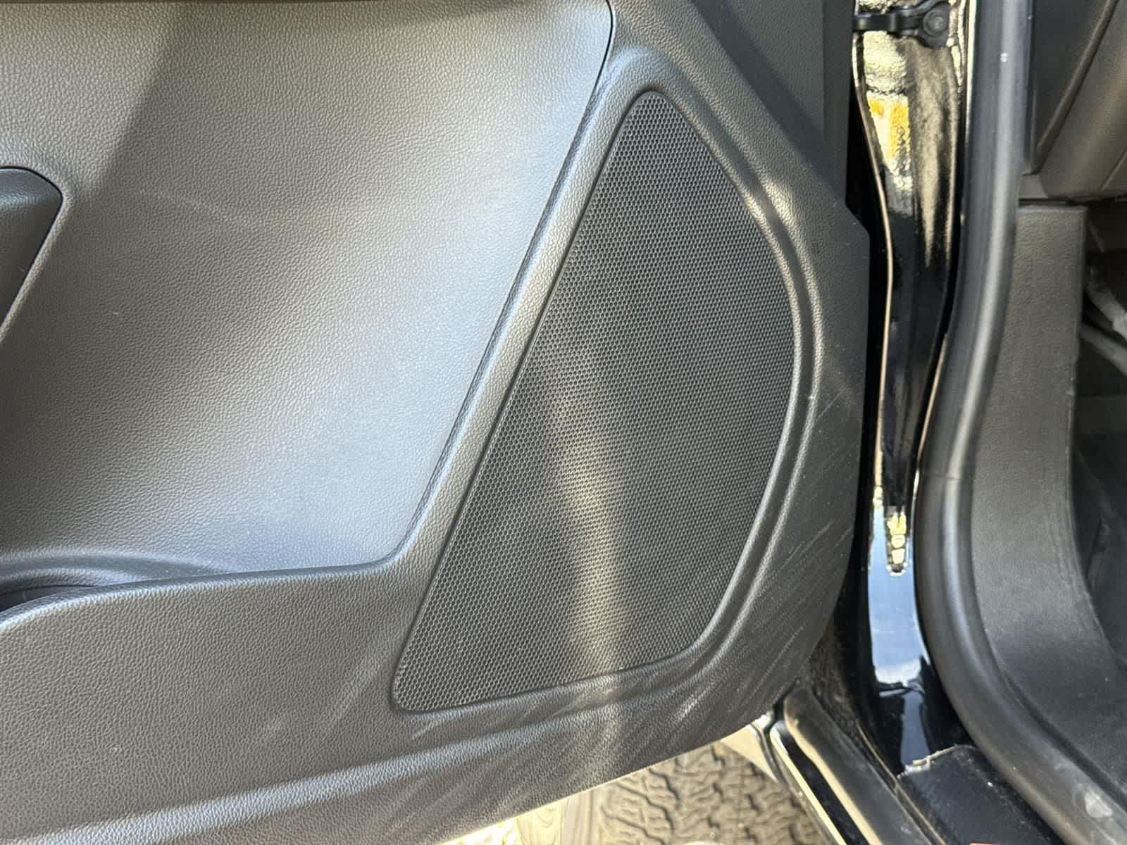 Thumbnail: 2022 Chevrolet Colorado - 35