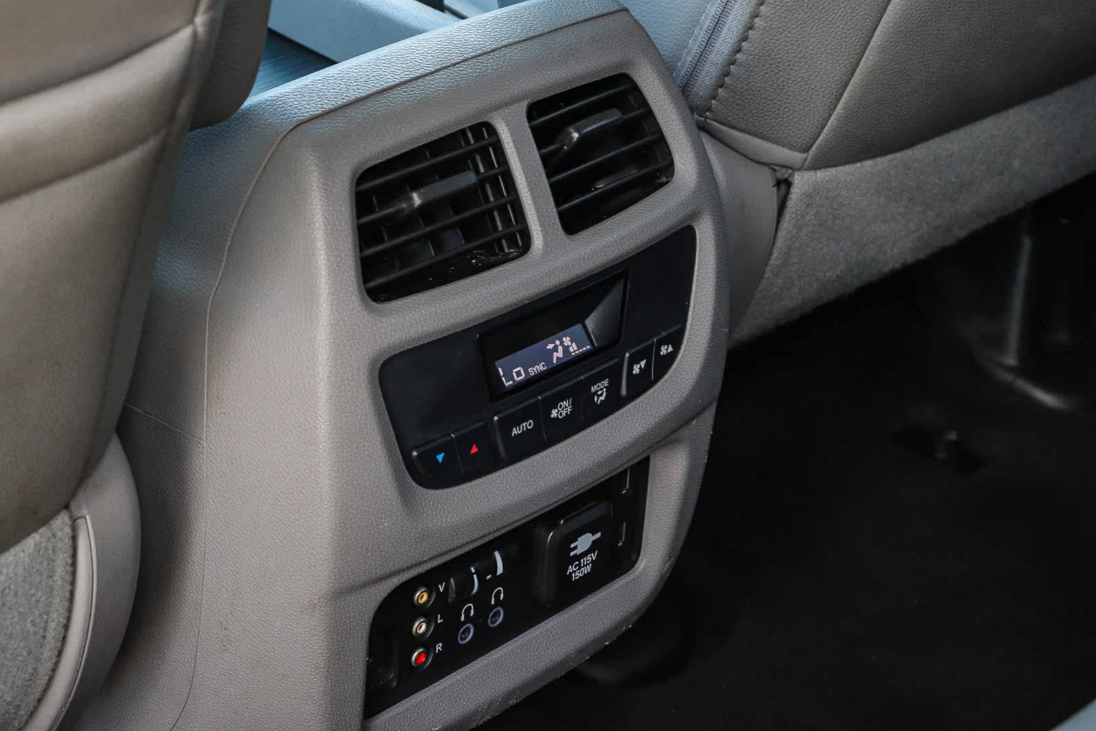 Thumbnail: 2017 Honda Pilot - 23