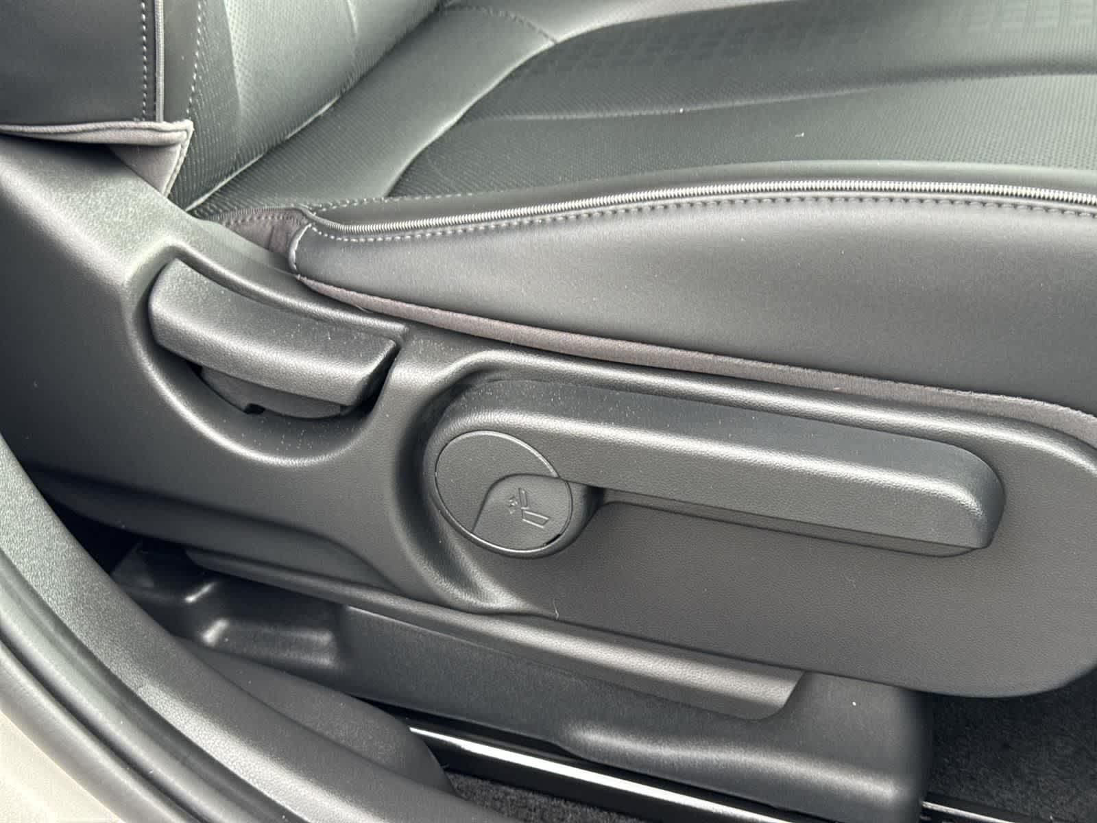 Thumbnail: 2023 Hyundai Ioniq 5 - 39