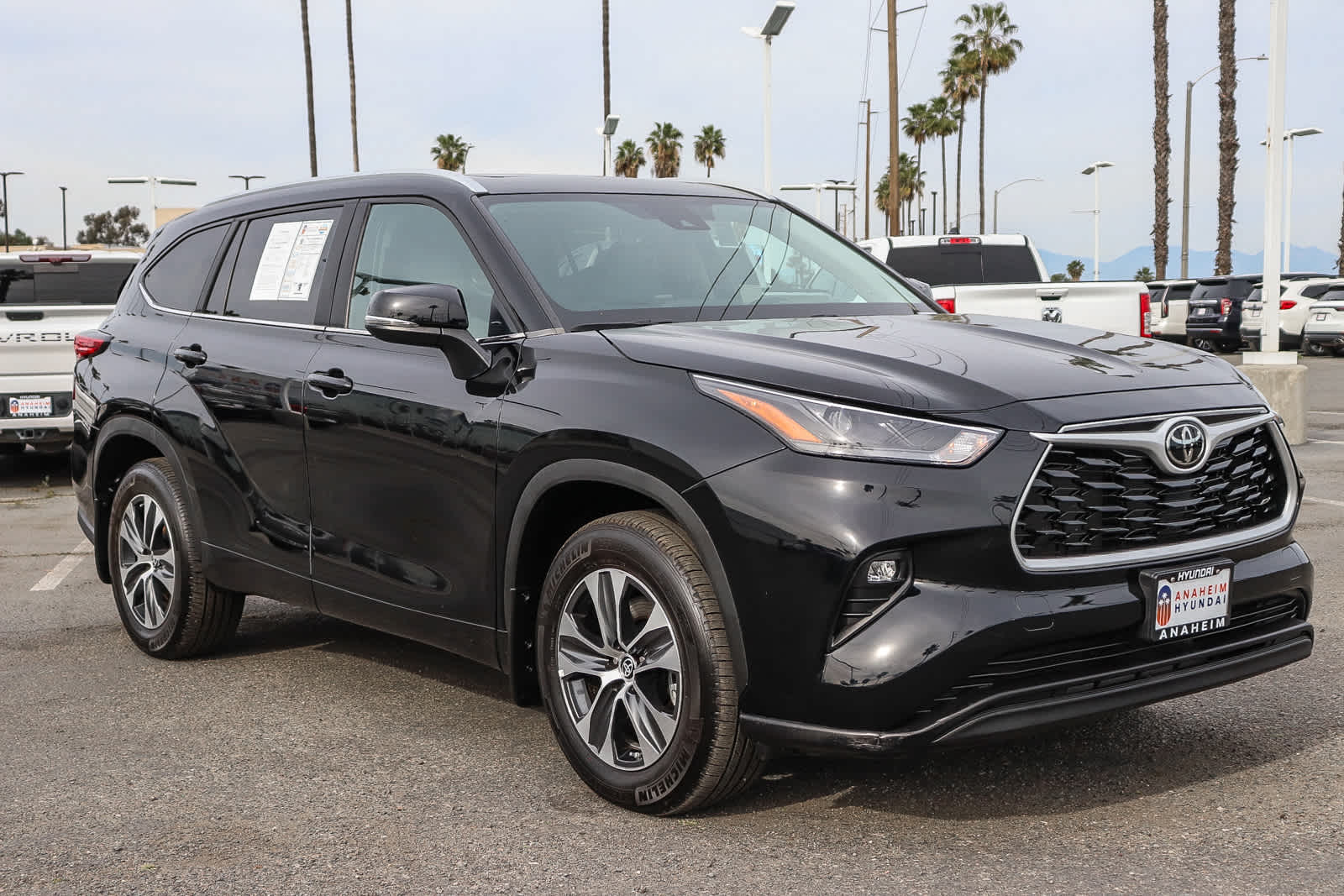 Thumbnail: 2023 Toyota Highlander - 3