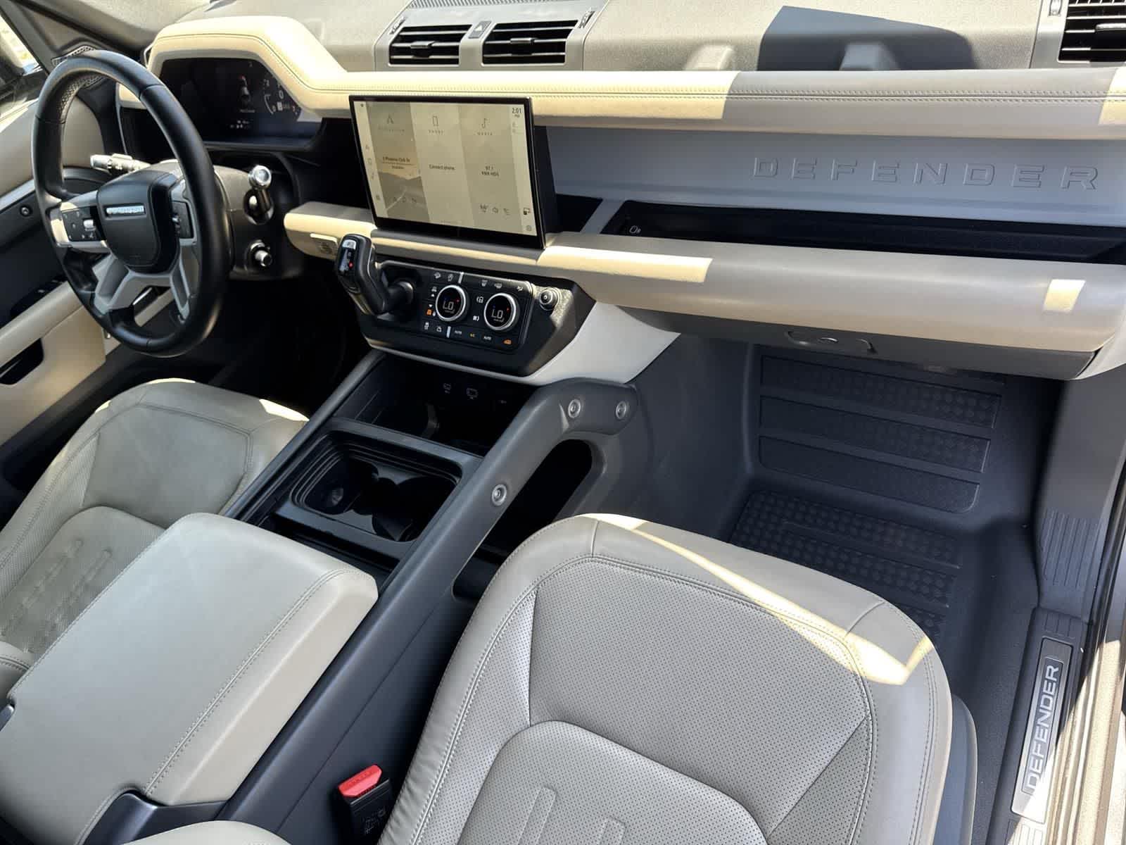 Thumbnail: 2022 Land Rover Defender - 41