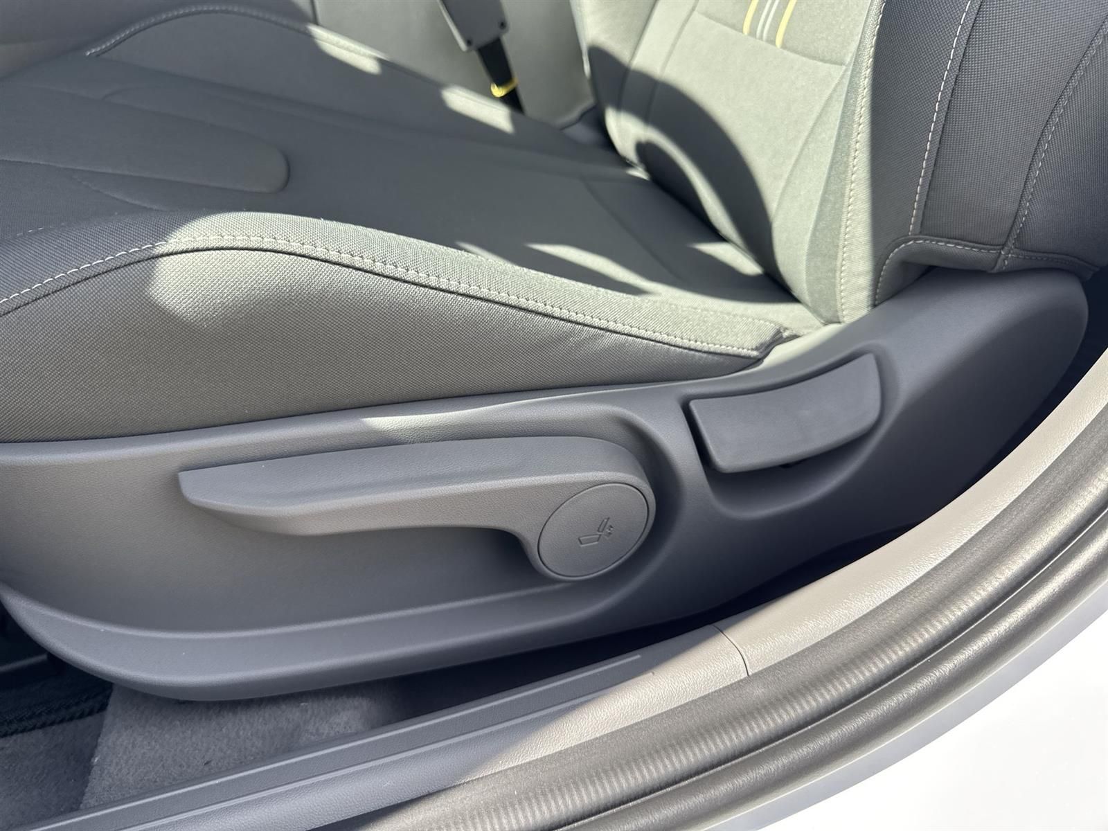 Thumbnail: 2025 Hyundai Elantra - 27