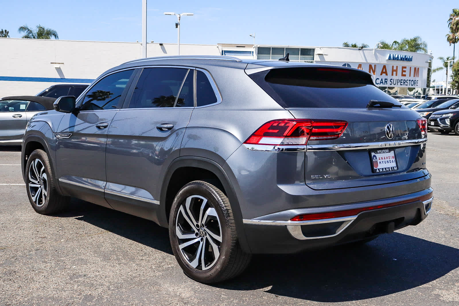 2023 Volkswagen Atlas Cross Sport 3.6L V6 SEL photo 3