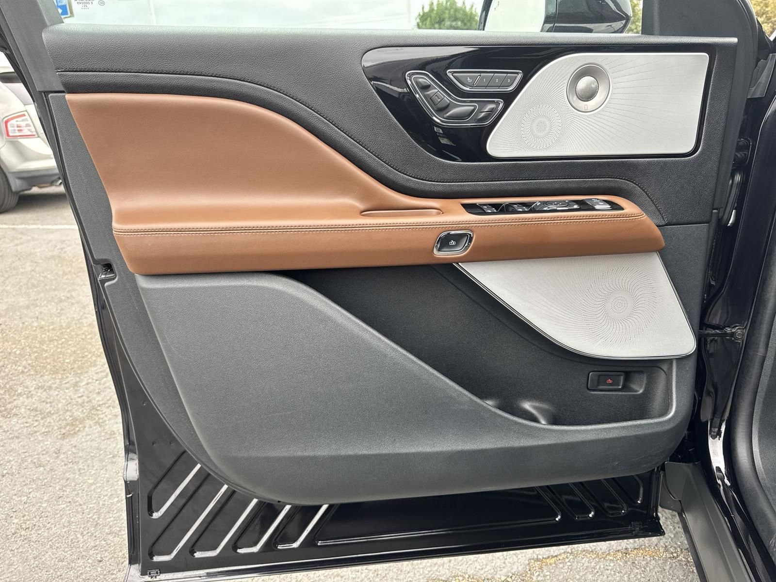 Thumbnail: 2023 Lincoln Aviator - 21
