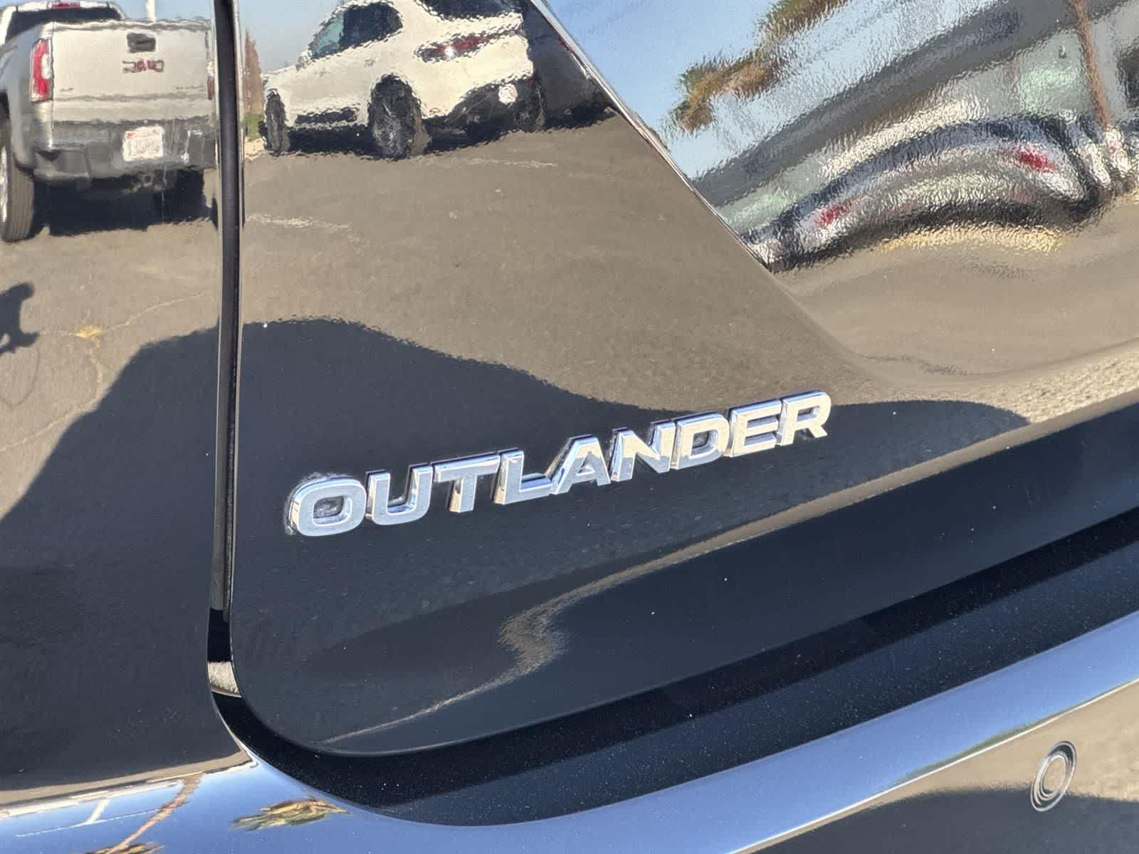Thumbnail: 2024 Mitsubishi Outlander - 36