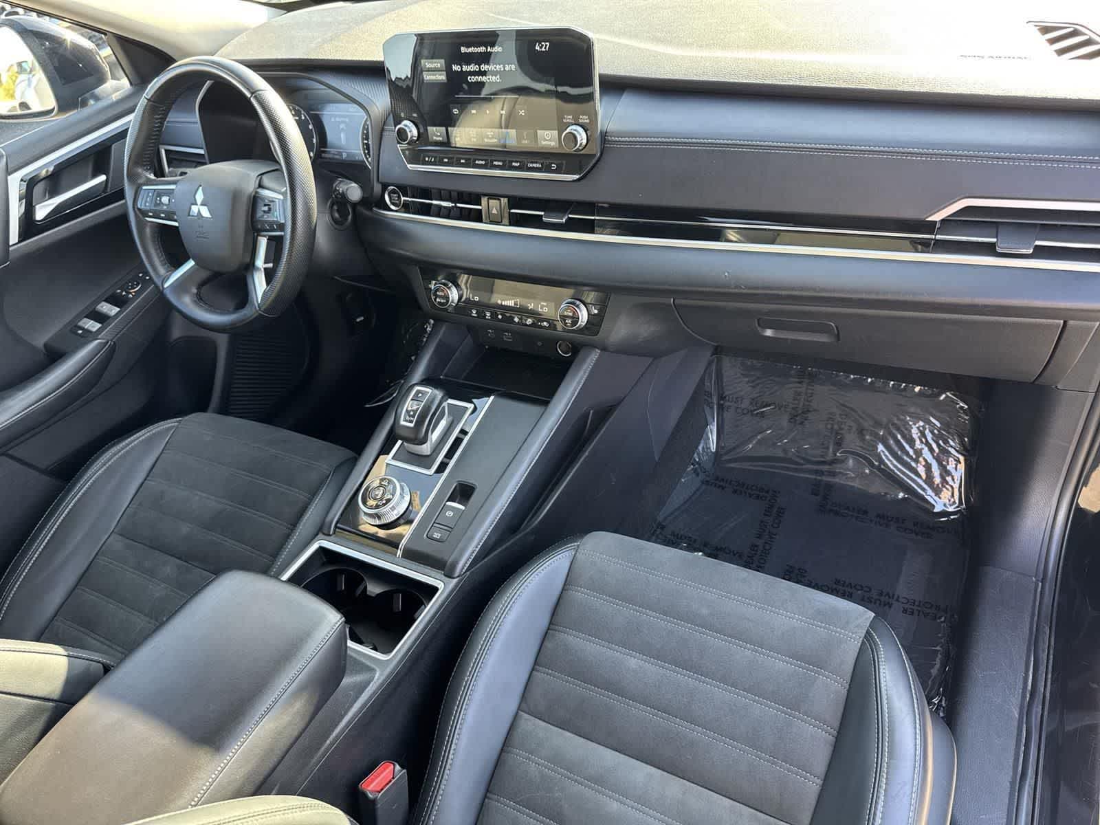 Thumbnail: 2024 Mitsubishi Outlander - 42