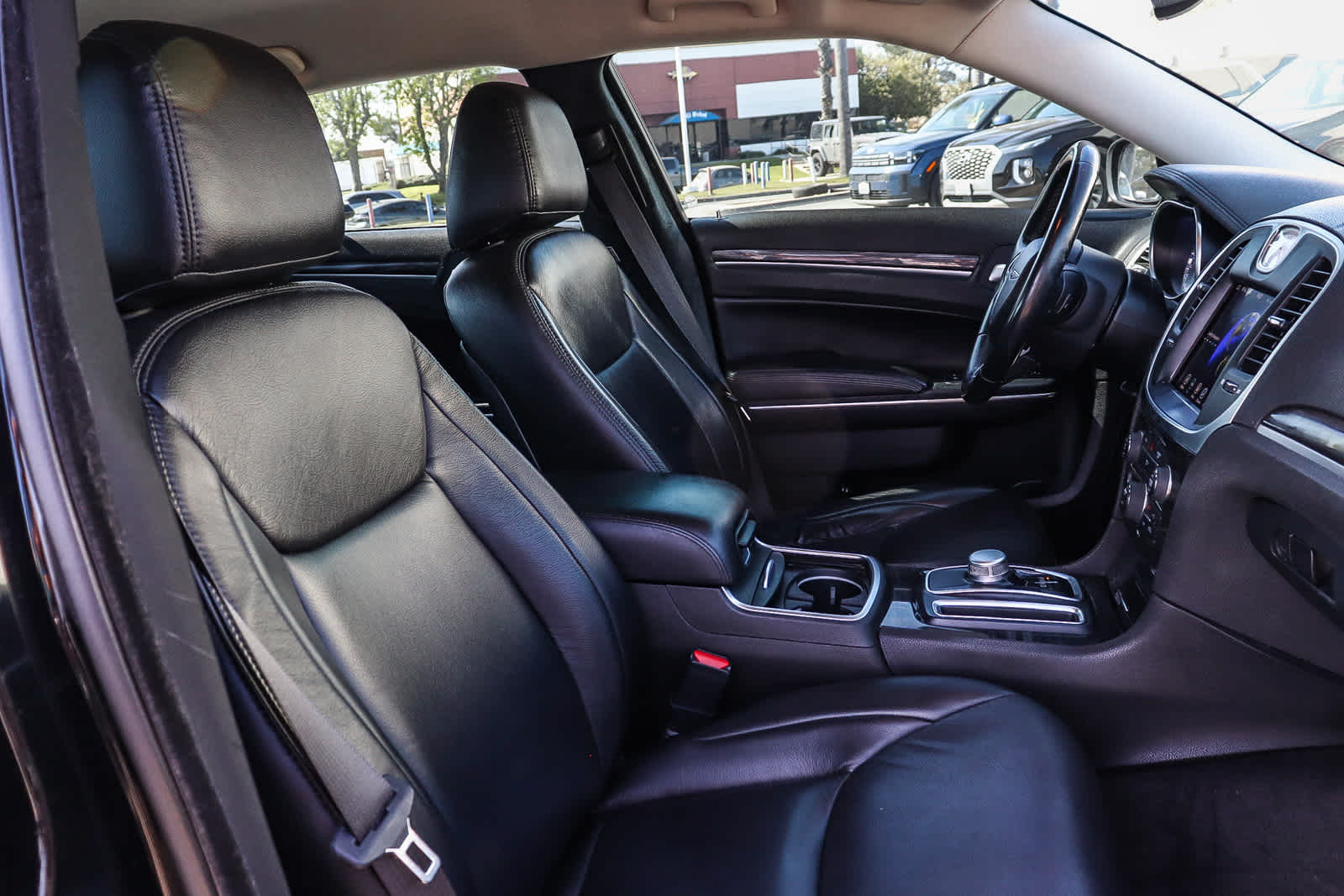 Thumbnail: 2018 Chrysler 300 - 21