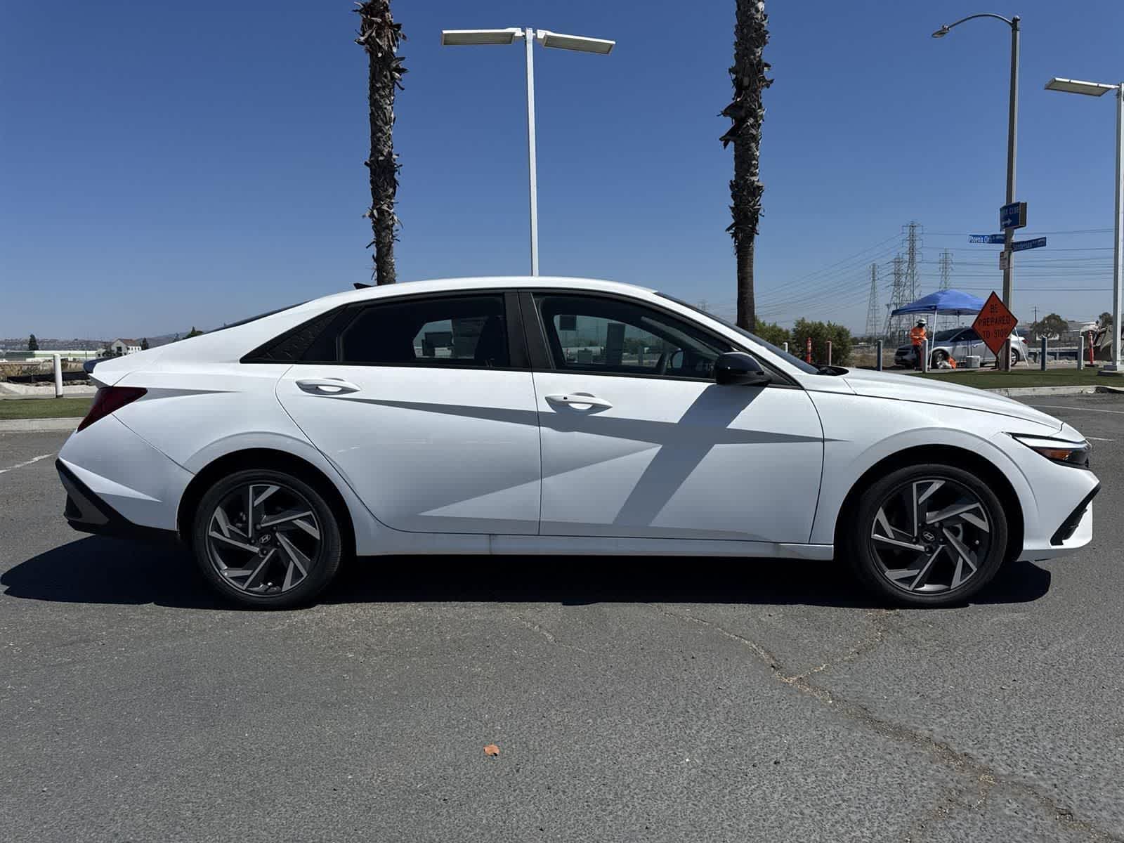 Thumbnail: 2025 Hyundai Elantra - 3