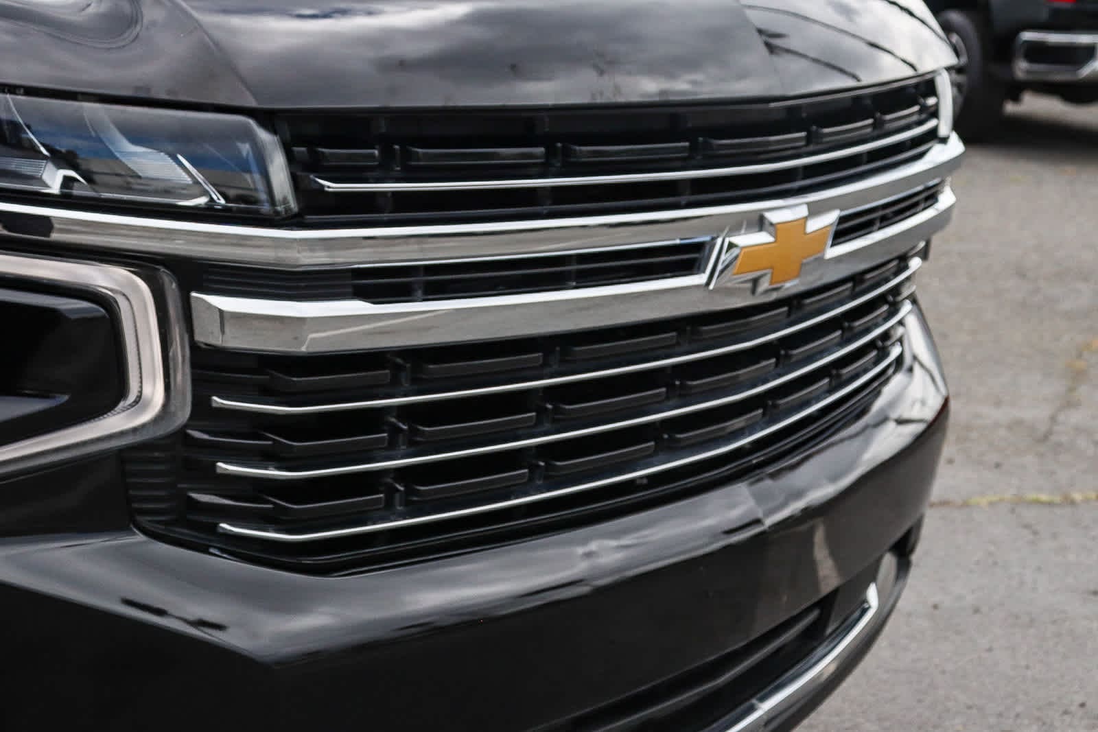 2021 Chevrolet Suburban LT photo 4