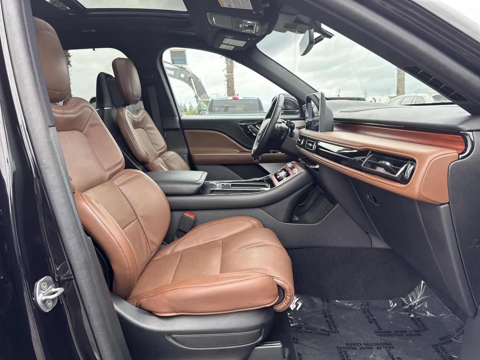 Thumbnail: 2023 Lincoln Aviator - 41