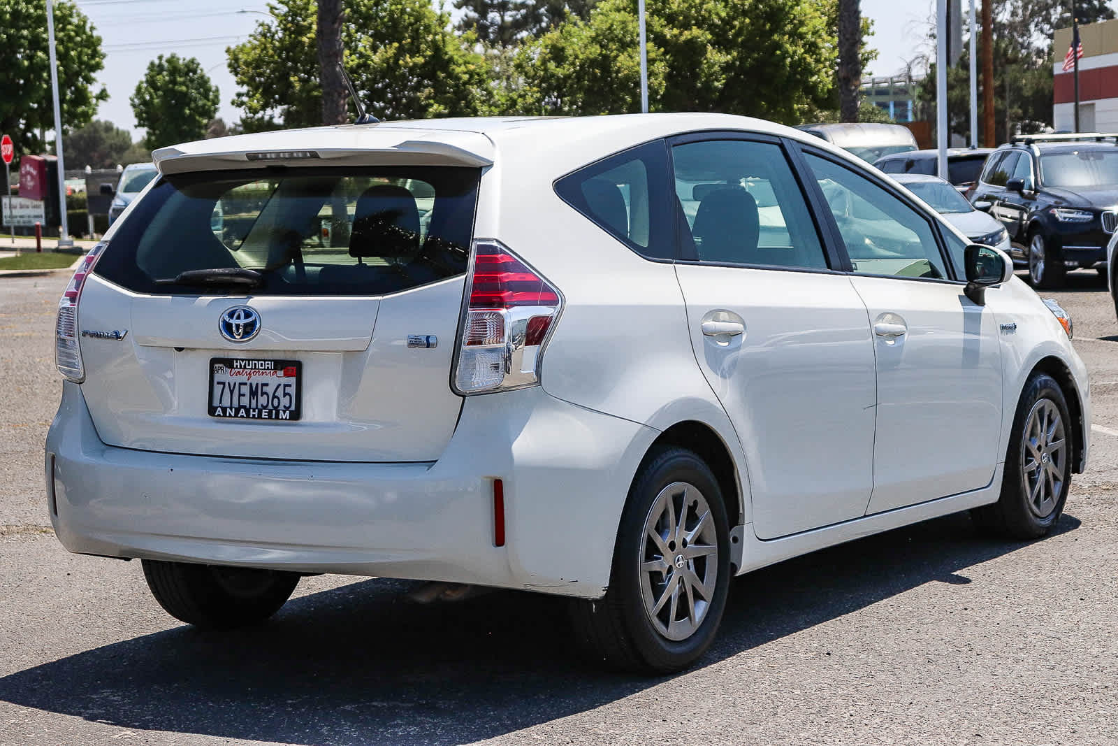 Thumbnail: 2017 Toyota Prius v - 5