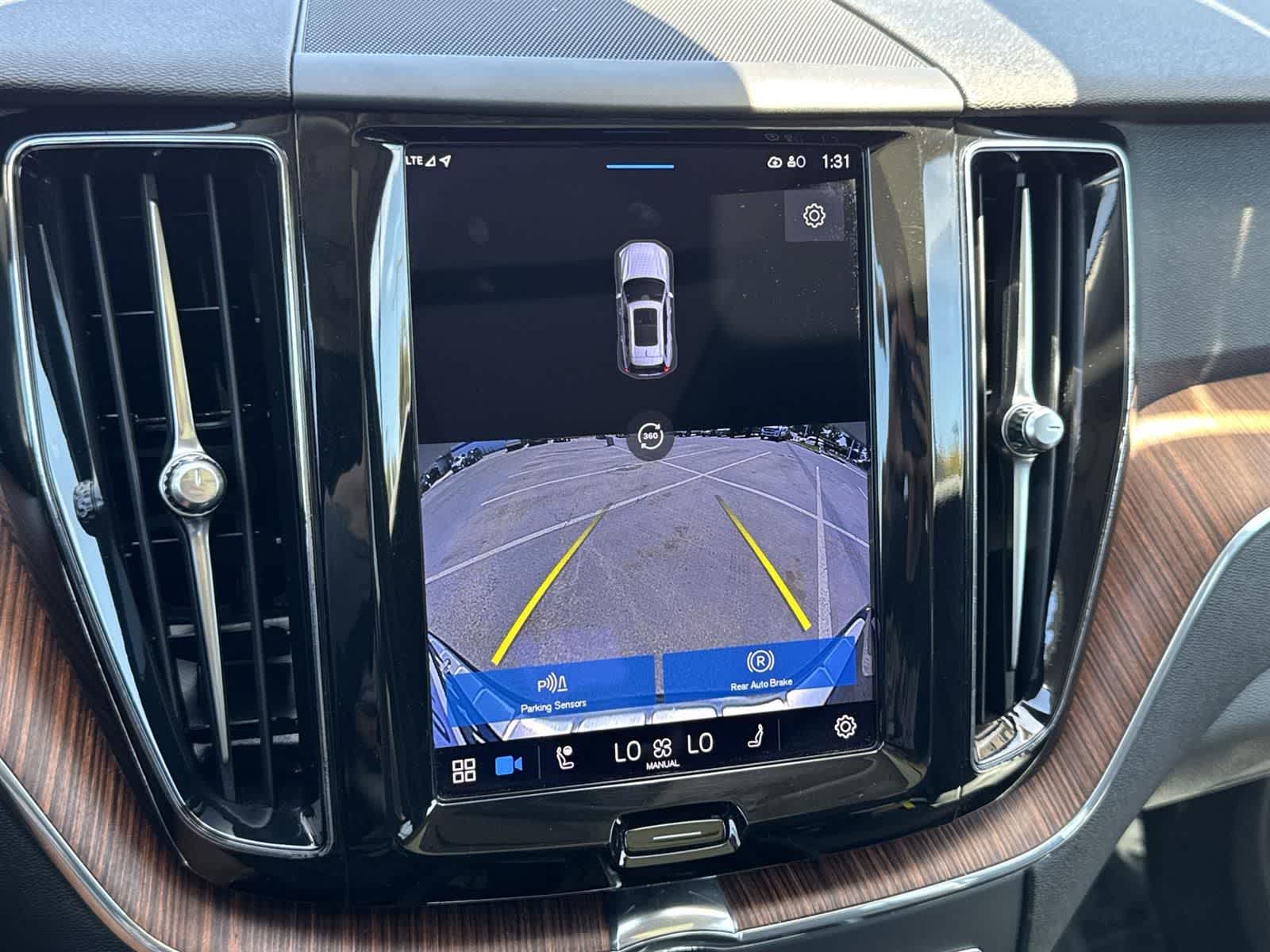 Thumbnail: 2023 Volvo XC60 - 16