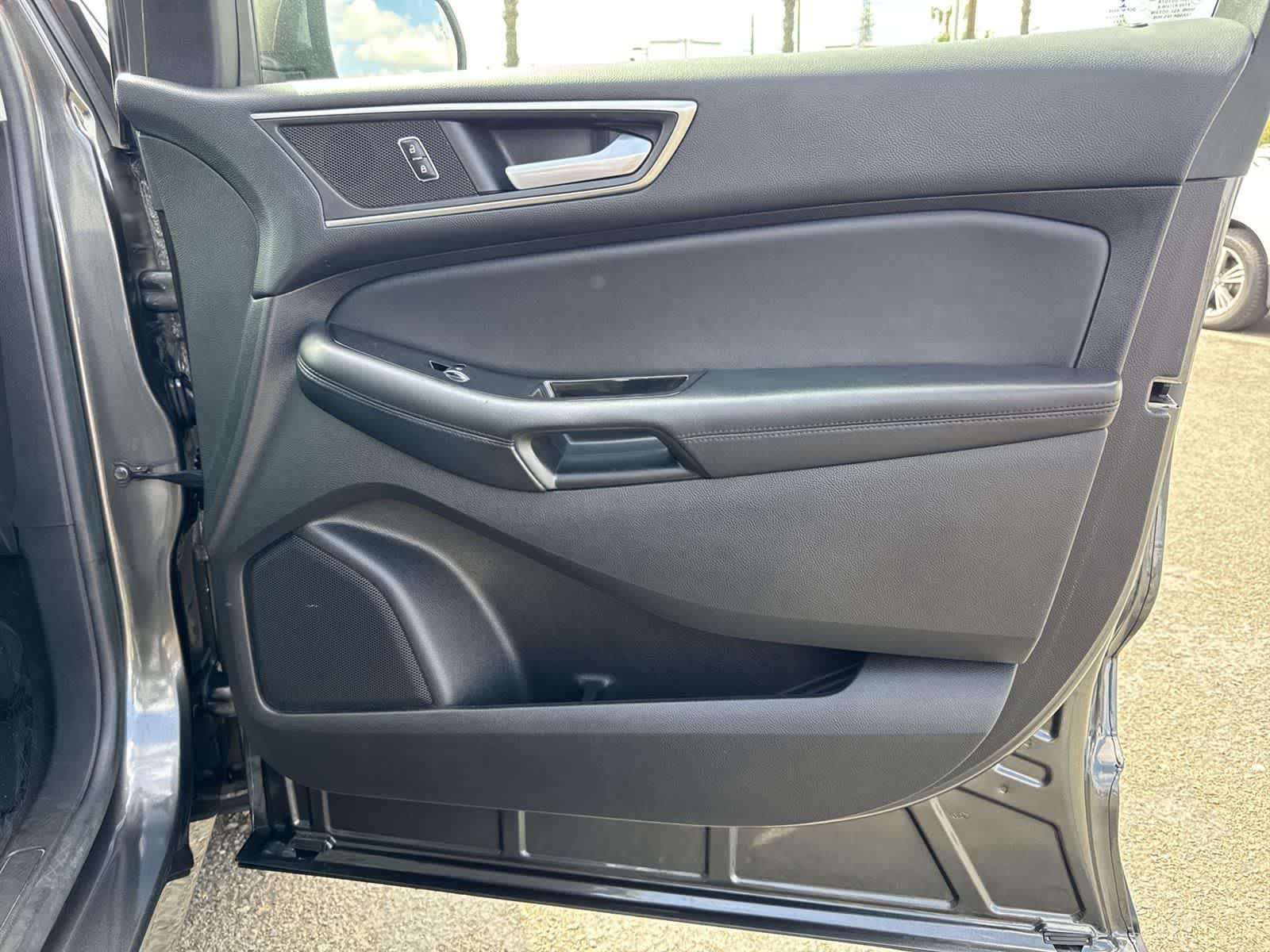 Thumbnail: 2016 Ford Edge - 39