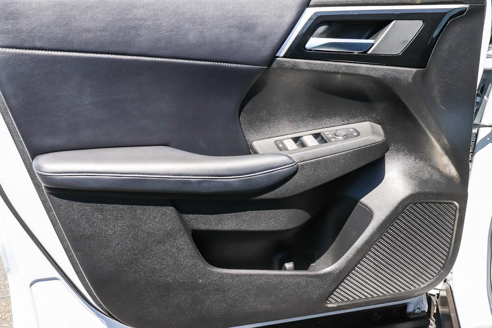 Thumbnail: 2024 Mitsubishi Outlander - 29