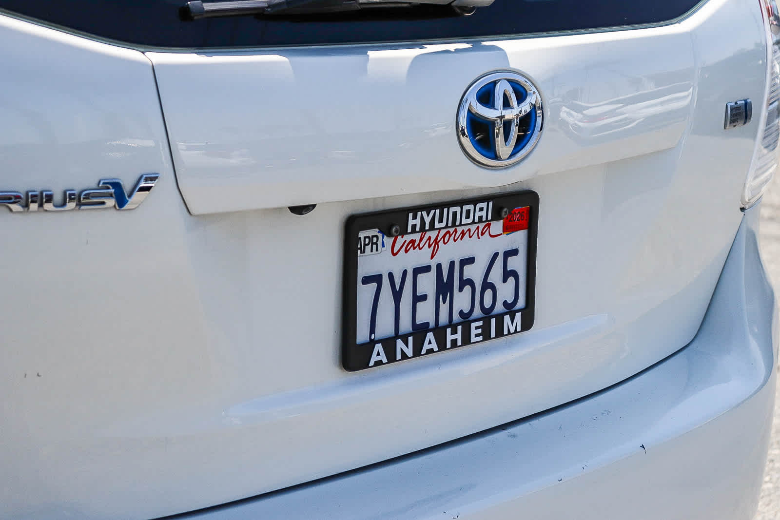 Thumbnail: 2017 Toyota Prius v - 9