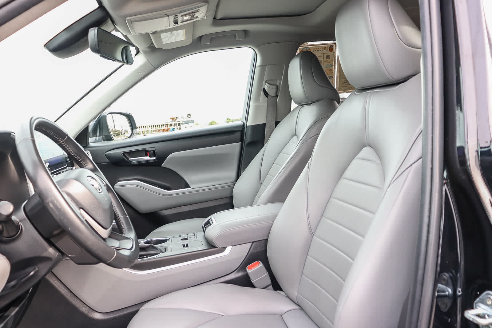 Thumbnail: 2023 Toyota Highlander - 20