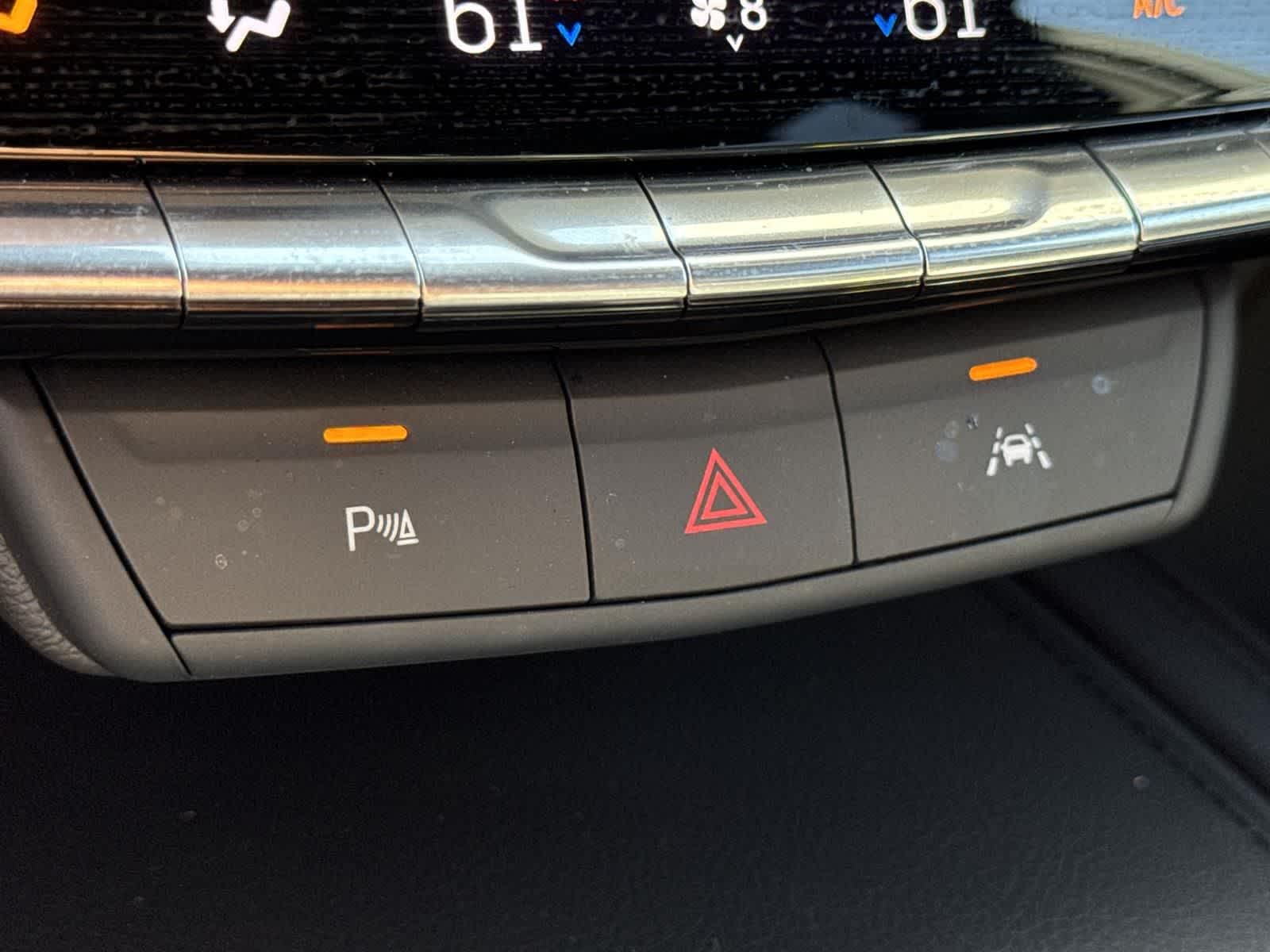 Thumbnail: 2025 Cadillac XT4 - 19