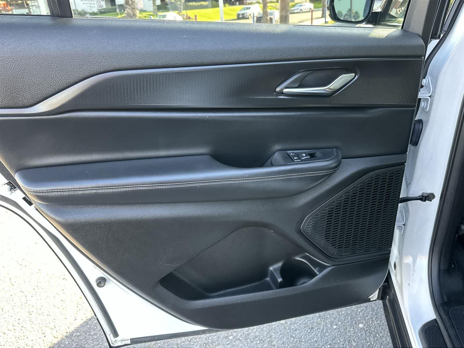 Thumbnail: 2024 Jeep Grand Cherokee L - 25