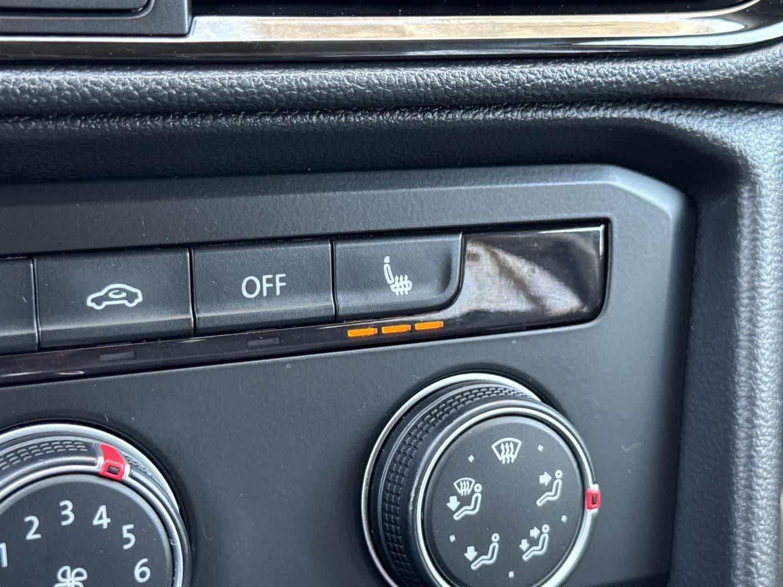 Thumbnail: 2022 Volkswagen Taos - 17