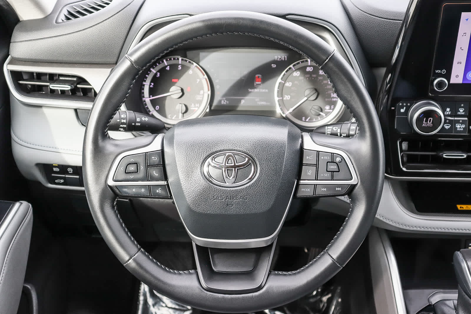 Thumbnail: 2023 Toyota Highlander - 17