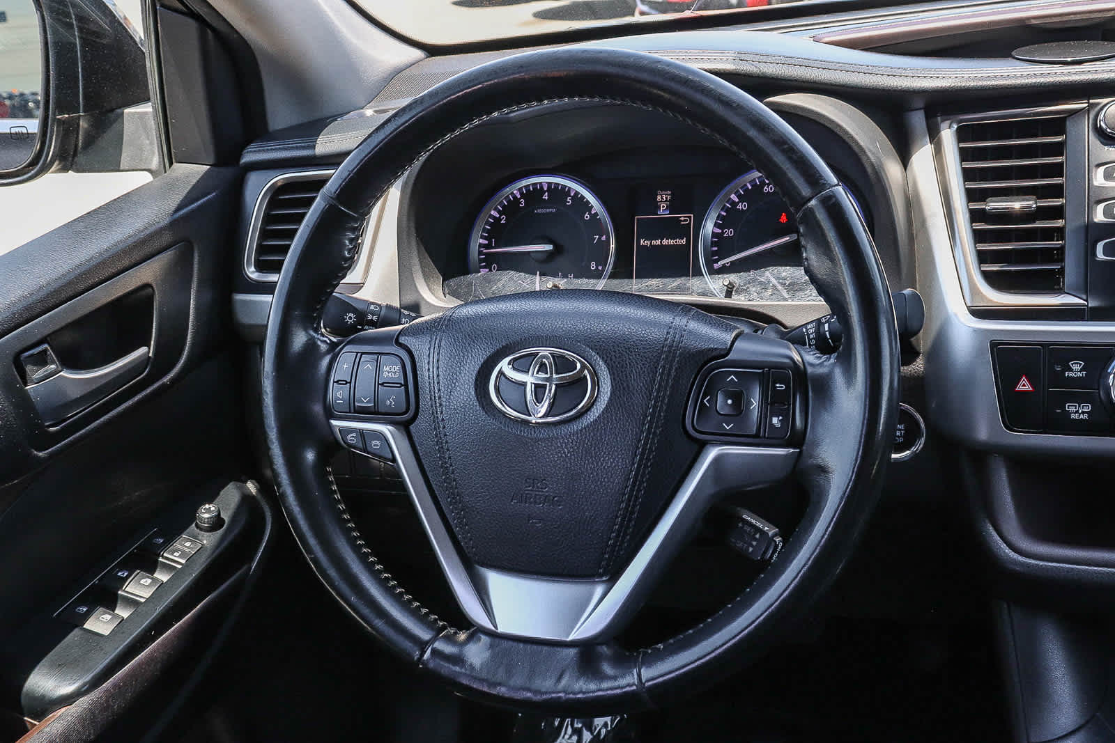 Thumbnail: 2016 Toyota Highlander - 17