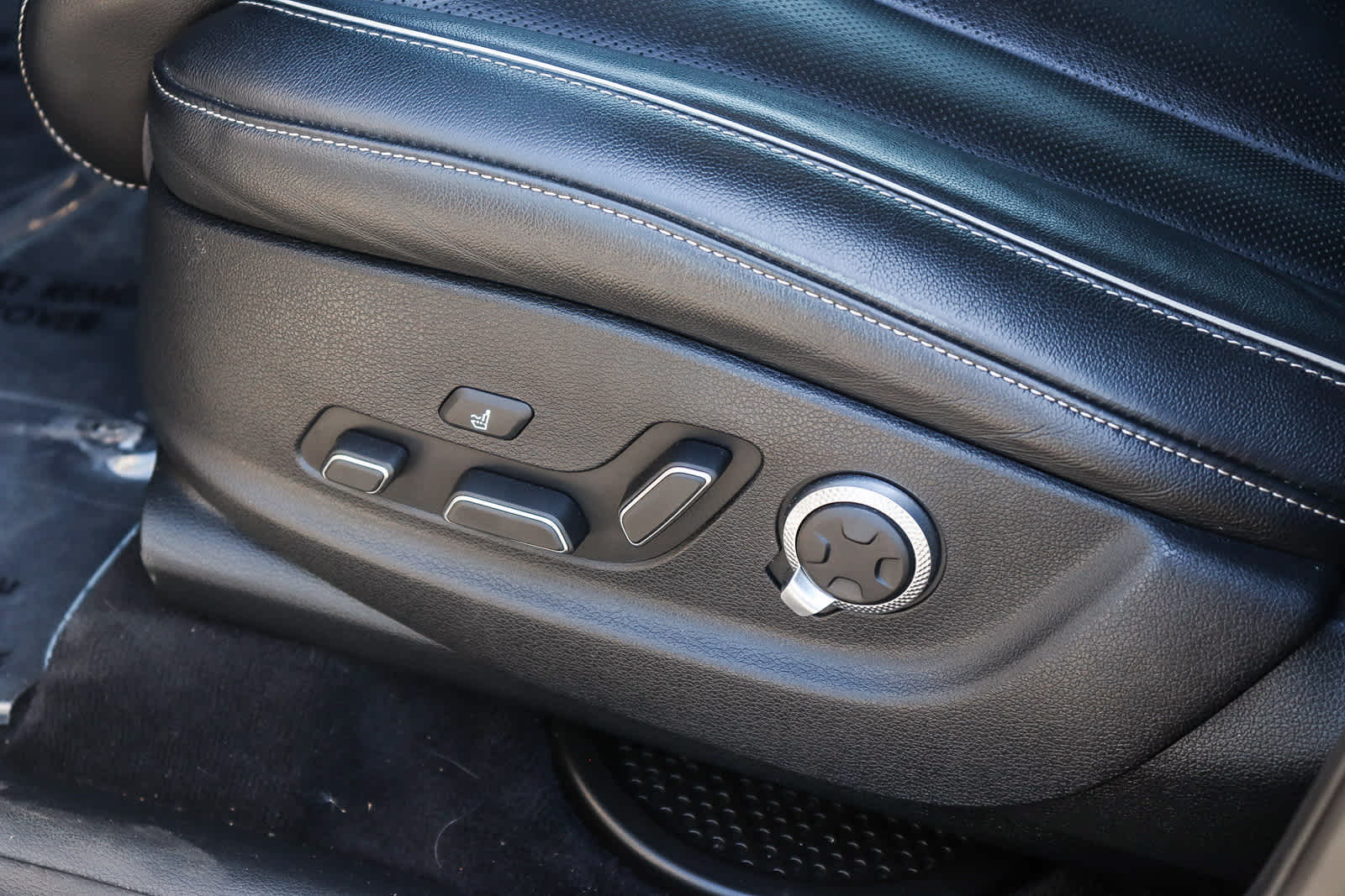 Thumbnail: 2021 Genesis GV80 - 24