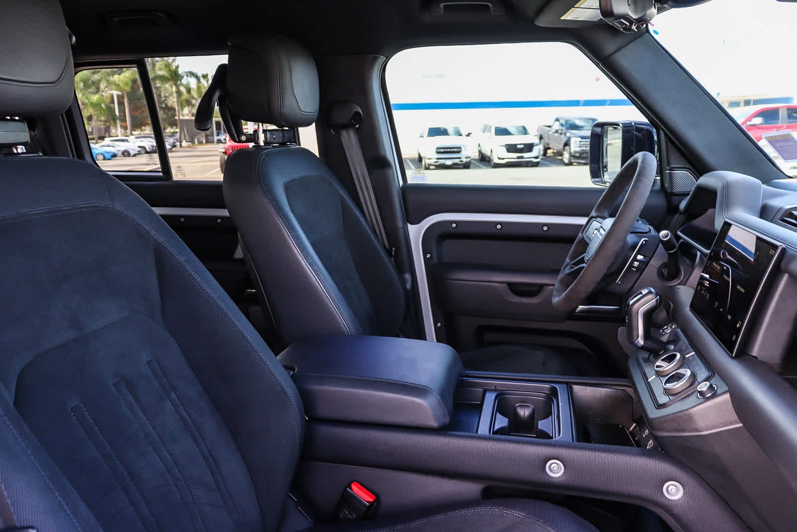 Thumbnail: 2023 Land Rover Defender - 22