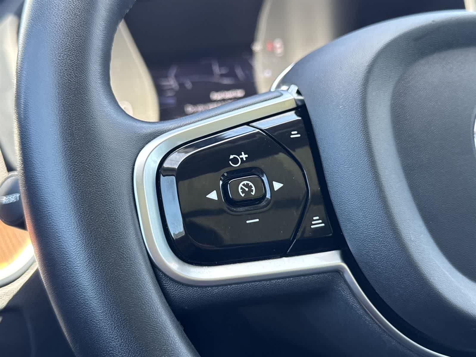 Thumbnail: 2023 Volvo XC60 - 11