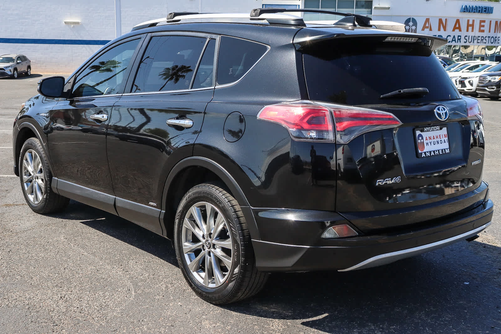 Thumbnail: 2016 Toyota RAV4 - 9