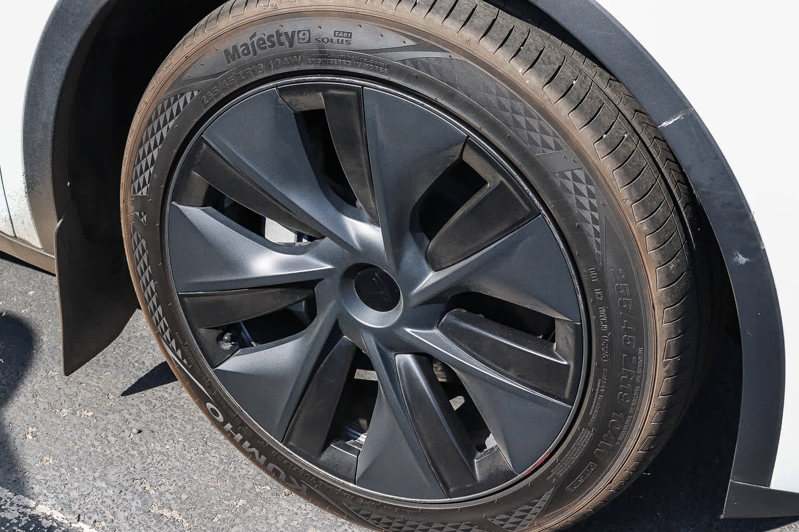 2024 Tesla Model Y Long Range photo 3