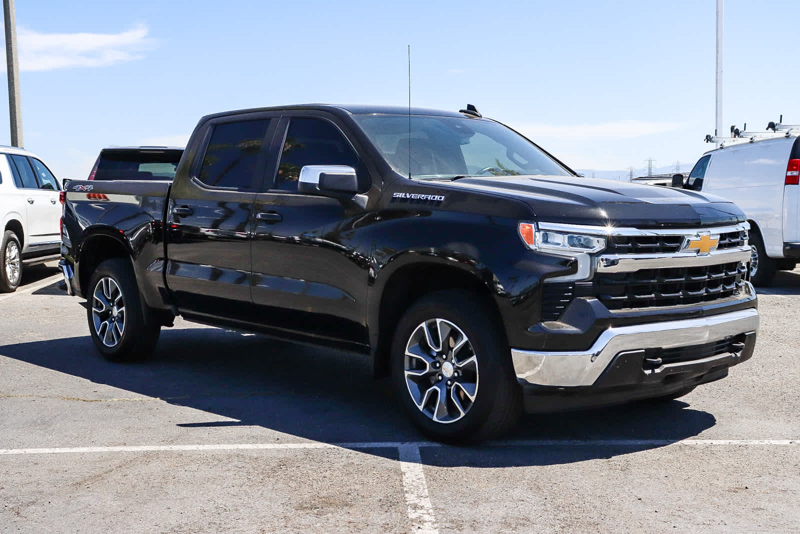 2022 Chevrolet Silverado 1500 LT photo 2