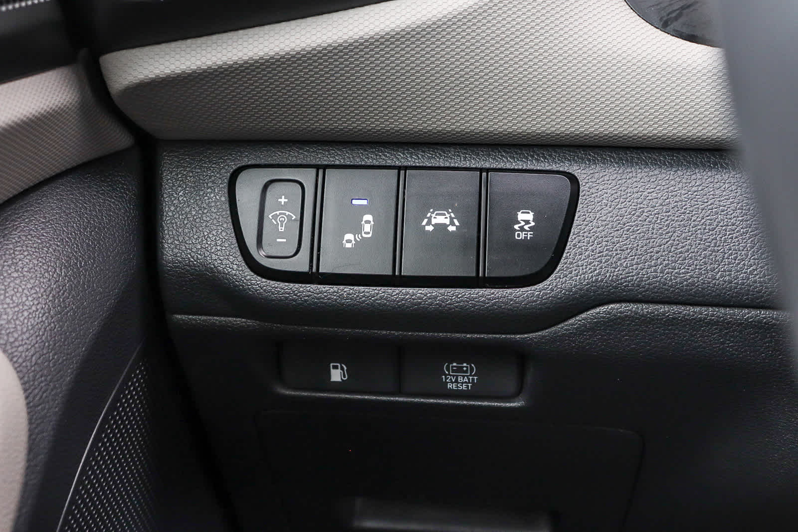 Thumbnail: 2019 Hyundai Ioniq - 29