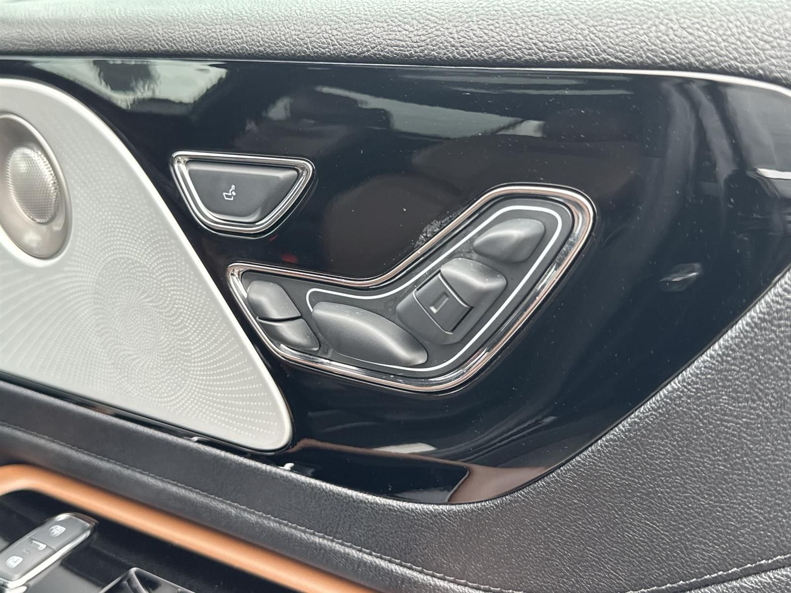 Thumbnail: 2023 Lincoln Aviator - 42