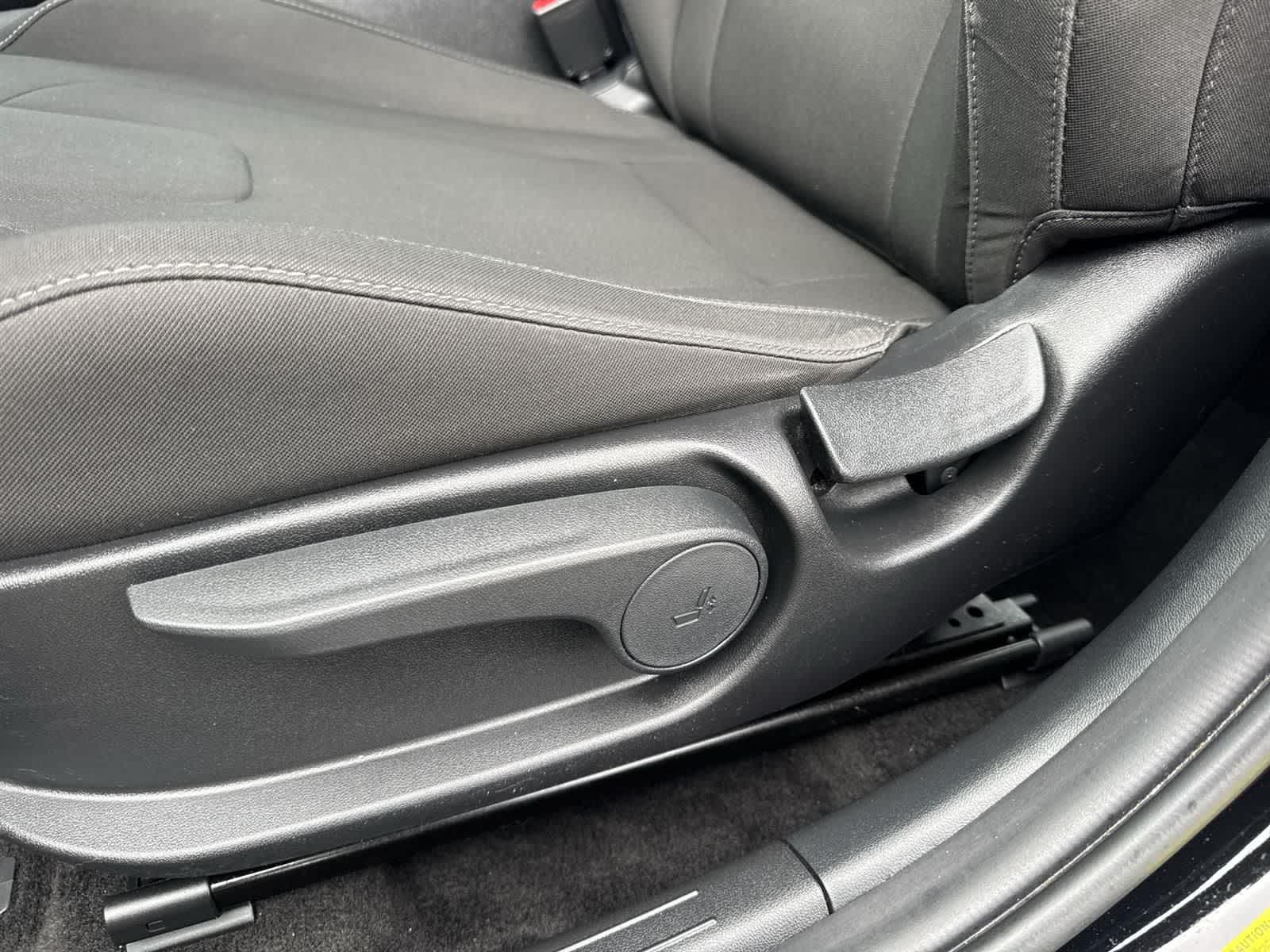 Thumbnail: 2022 Hyundai Elantra - 22