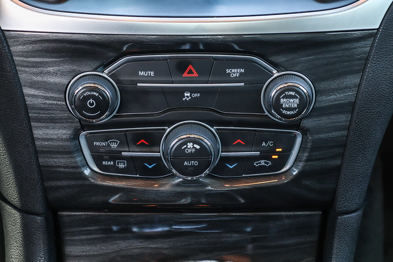 Thumbnail: 2018 Chrysler 300 - 15