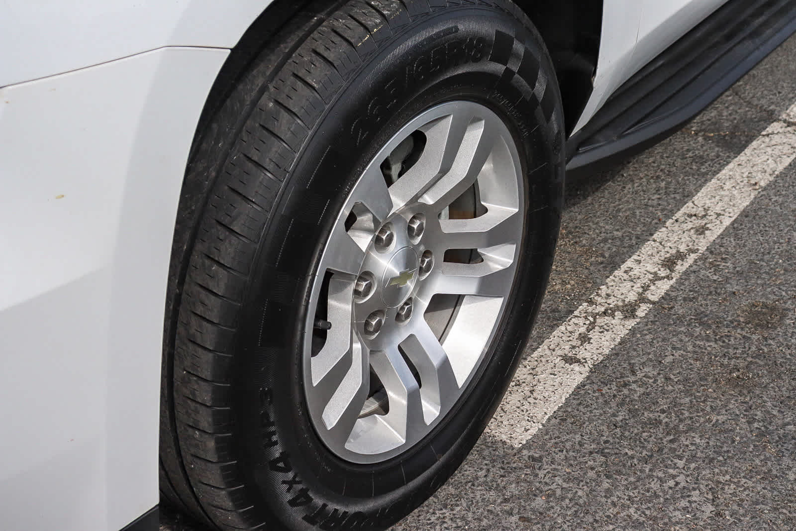 2017 Chevrolet Suburban LS photo 4