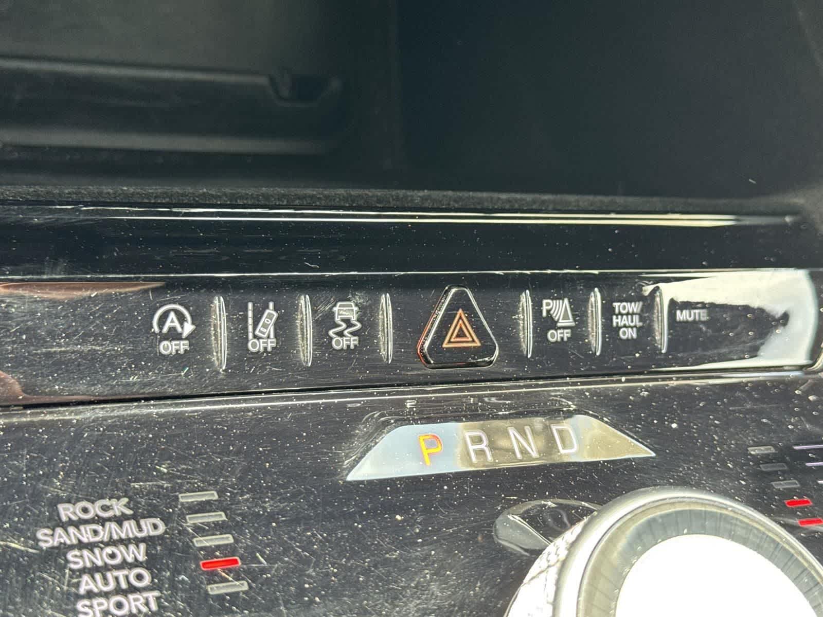 Thumbnail: 2023 Jeep Wagoneer - 20