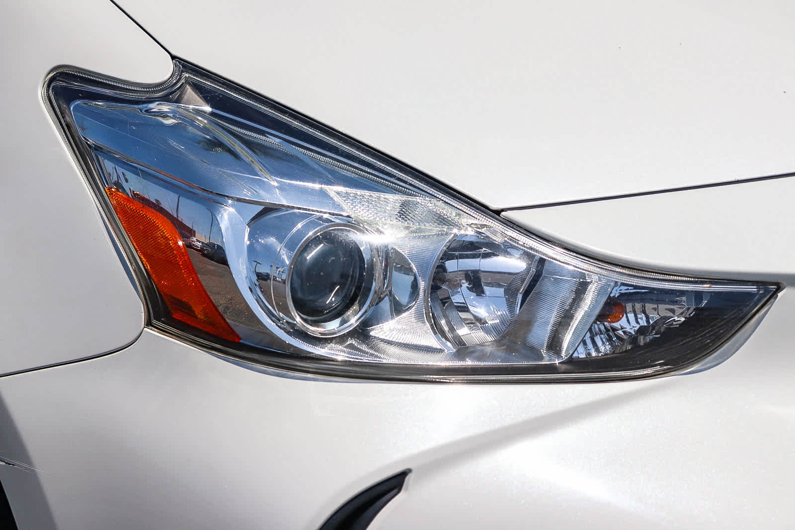 Thumbnail: 2017 Toyota Prius v - 3
