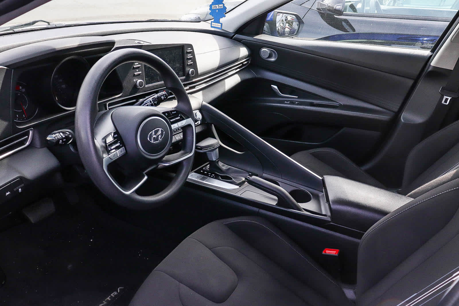 Thumbnail: 2022 Hyundai Elantra - 8