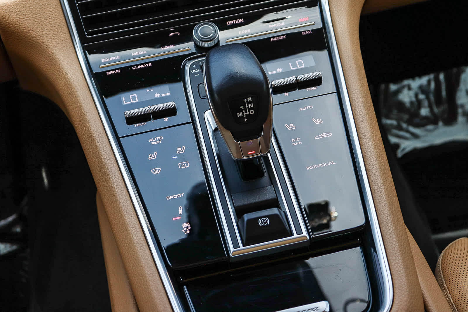 Thumbnail: 2017 Porsche Panamera - 19