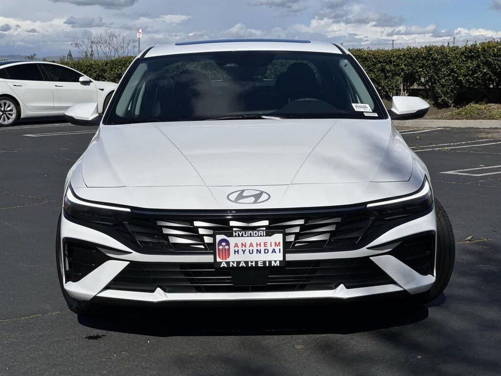 New 2025 Hyundai Elantra Limited Sedan