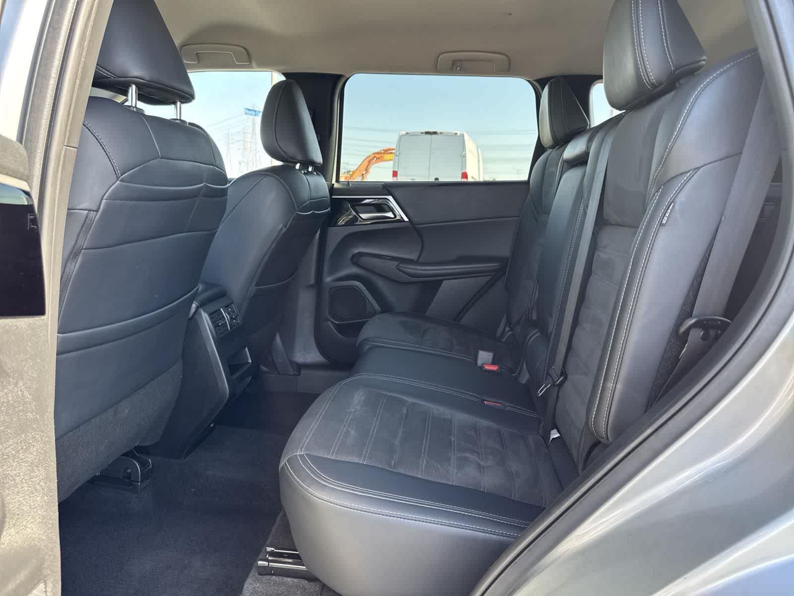 Thumbnail: 2024 Mitsubishi Outlander - 26