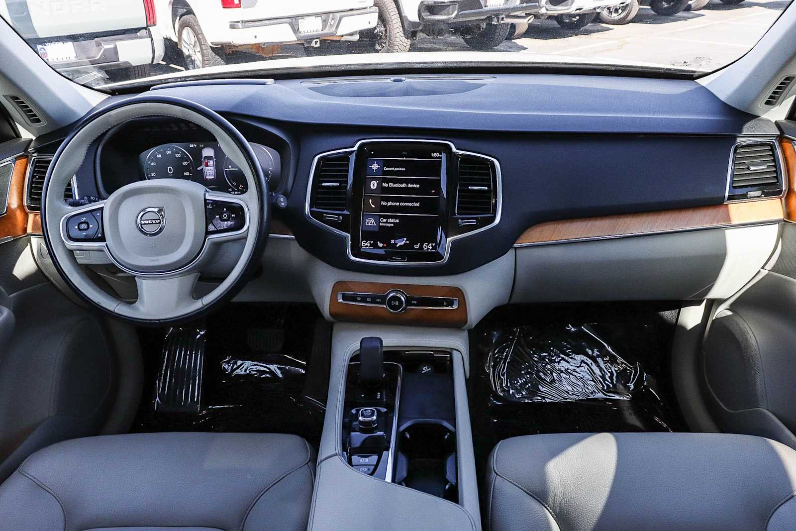 Thumbnail: 2022 Volvo XC90 - 14