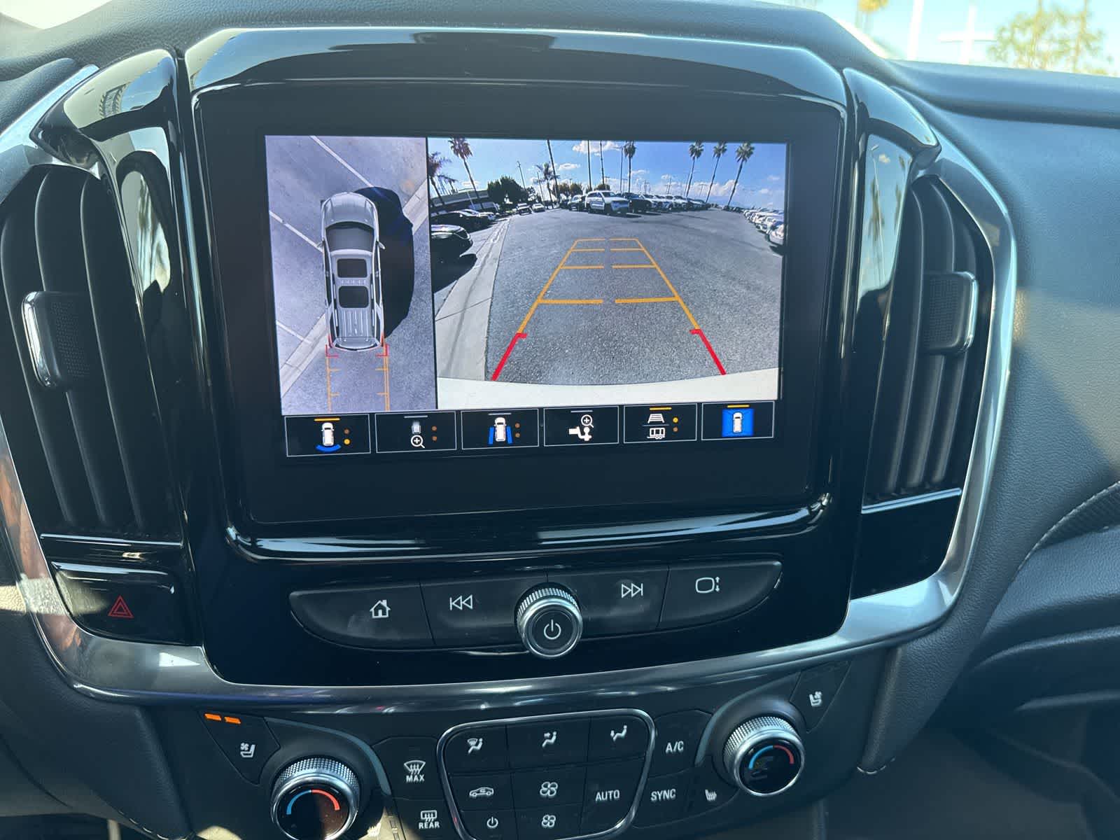 Thumbnail: 2023 Chevrolet Traverse - 14