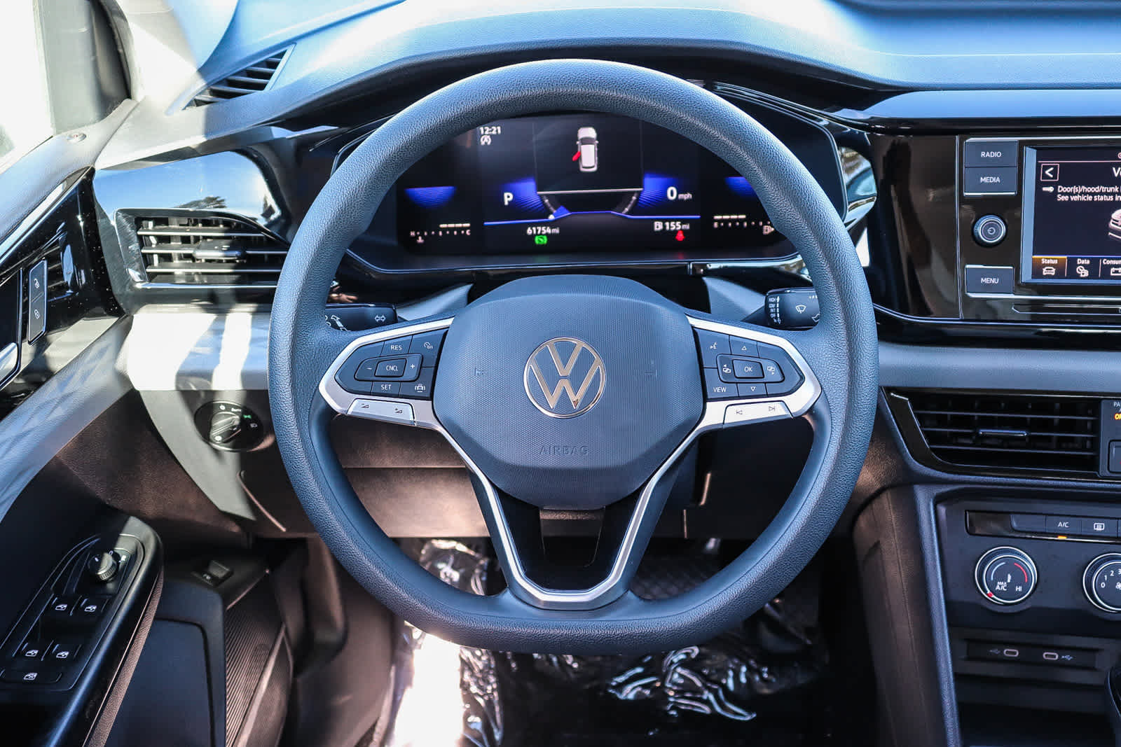 Thumbnail: 2022 Volkswagen Taos - 16