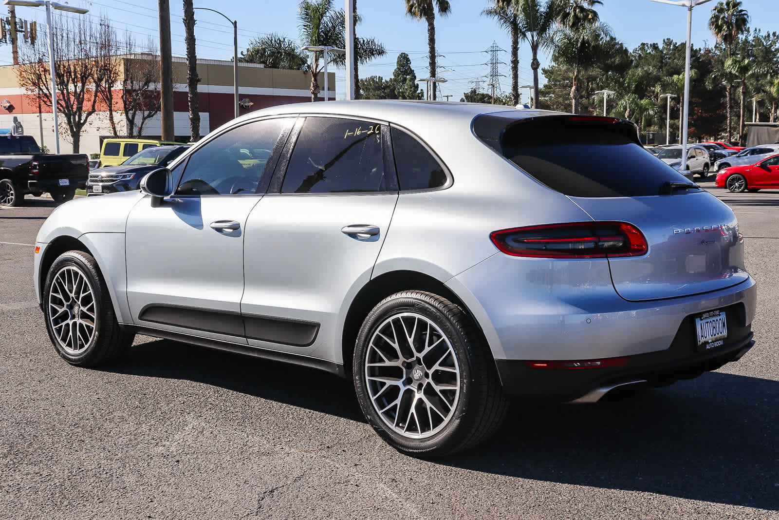 Thumbnail: 2017 Porsche Macan - 8
